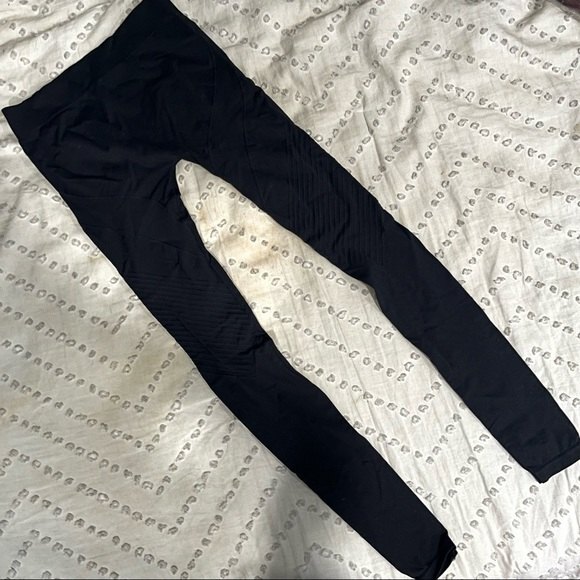 Seams Lovely One Size Fits All Seamless Black Moro Style Leggings - Picture 2 of 4